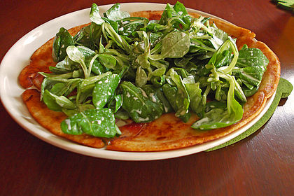 Rezeptbild zum Rezept Speckpfannkuchen mit Feldsalat