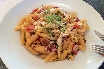 Rezeptbild zum Rezept Penne rigate mit gebratenem Spargel und scharfer Hähnchenbrust